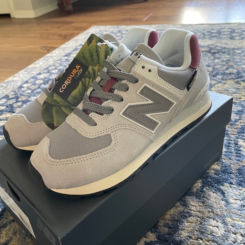New Balance 574 Grey Red Classics Women’s Size 8 NWT